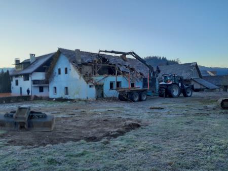 Mirna - rusitev hise ob soli, foto B Kos (5)